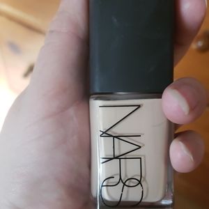 Nars oslo sheer glow foundation